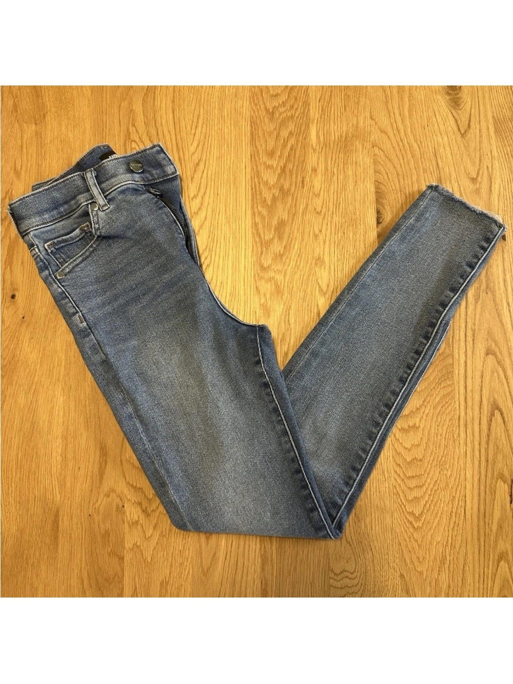 Express Super High-Rise Skinny Jeans Medium Wash Blue Stretch 00R Raw Hem